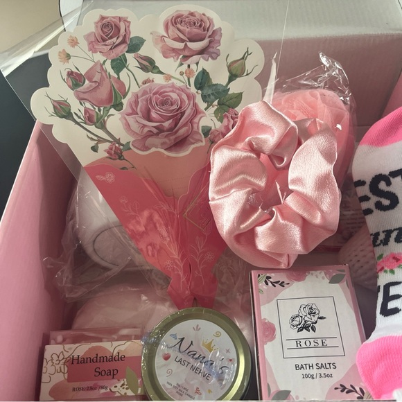 Nana Pink Floral Gift Set - Picture 3 of 9